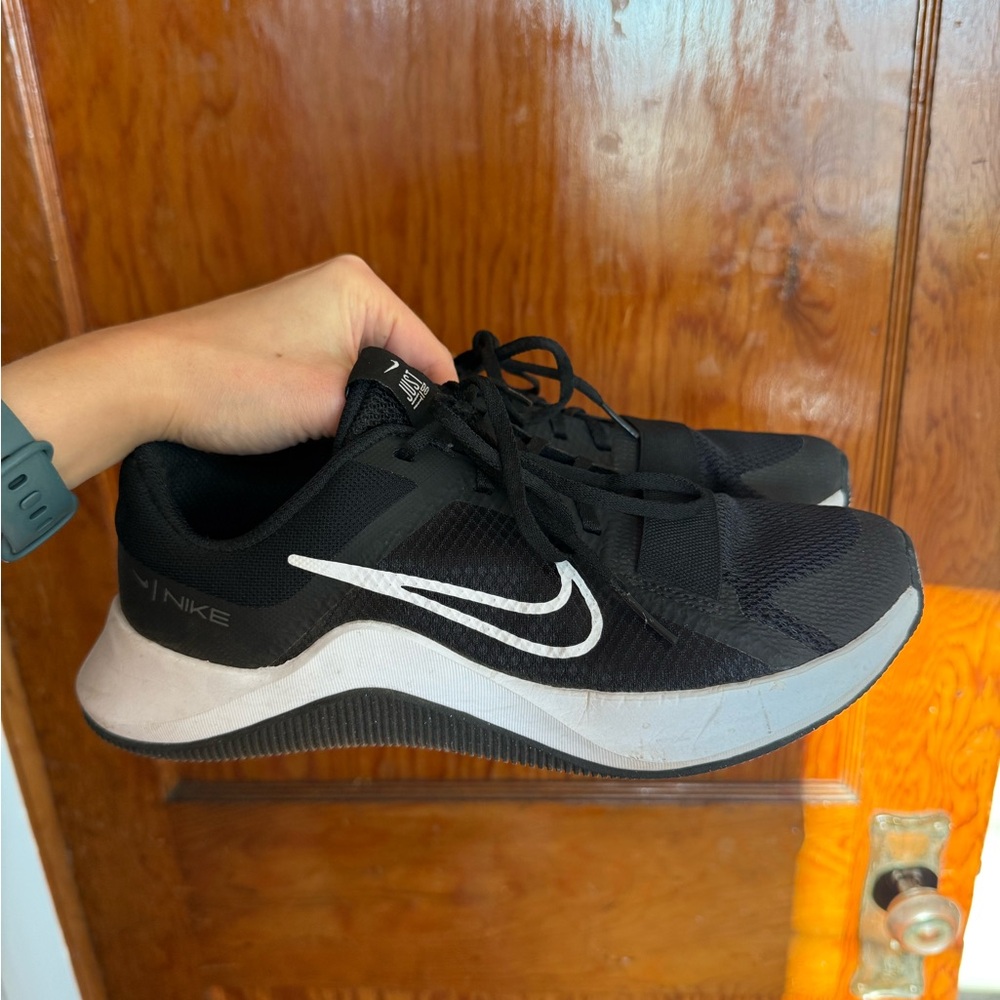 Nike MC Trainee 2 Women’s Sneakers